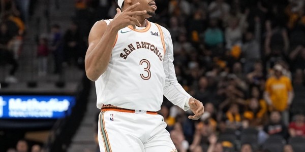 爱游戏体育app下载-从马刺老大变成球队“配角”！打了6年NBA，他总算找到自己的定位