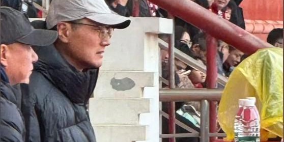 爱游戏体育app下载-大河报：国足主帅邵佳一现场观战河南vs云南，考察球员表现