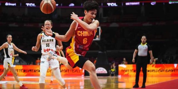 爱游戏体育登录入口-中国女篮惨败暴露致命短板！后卫太差+拒投3分，宫鲁鸣该认清现实