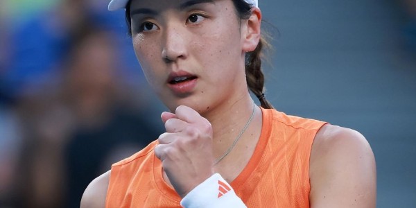 爱游戏体育官方入口-又美又能打！王欣瑜2-0复仇+首进澳网16强：中国莎娃挥手微笑真甜
