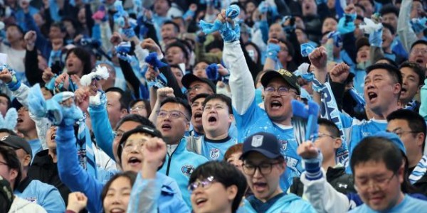 爱游戏体育官方入口-中超上座人数再创纪录！单轮超30万人现场观看